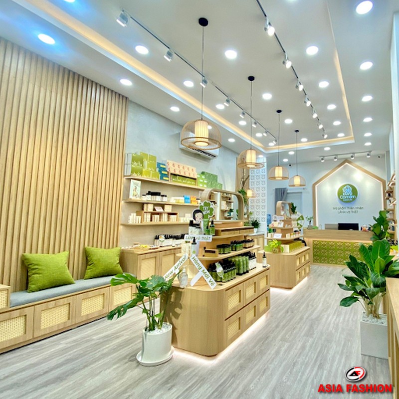 Không gian cửa hàng của Cỏ Mềm được trang trí sạch đẹp, lấy tone màu xanh lá làm chủ đạo